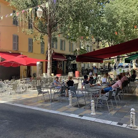 T3 Refait Neuf Au Centre Du Mourillon A *